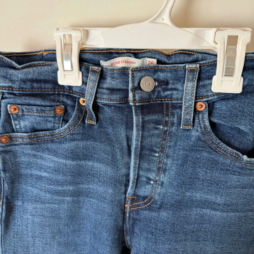 Levi's Women's Wedgie Straight Jeans - Picture 1 of 6